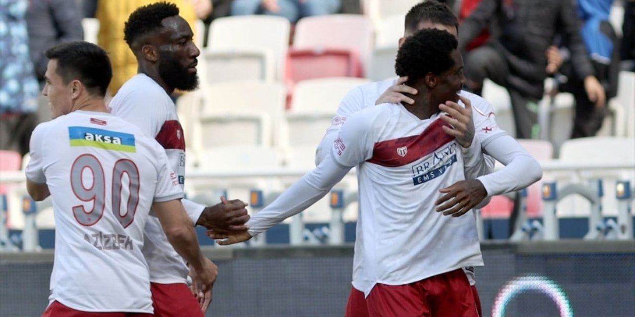 Sivasspor Pendikspor'a Merhamet Göstermedi! 4-1 Mağlup Etti