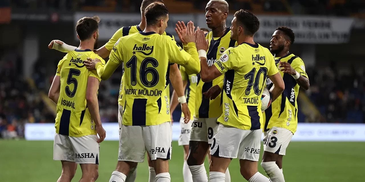 Fenerbahçe Başakşehir Deplasmanında Şov Yaptı: 4-1'lik Galibiyetle Zirve Takibini Sürdürdü